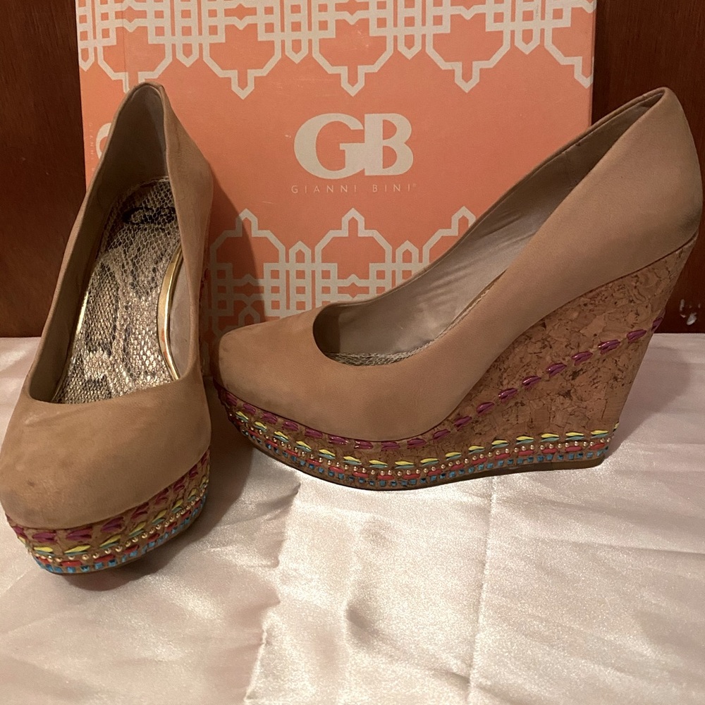 Wedge shoes